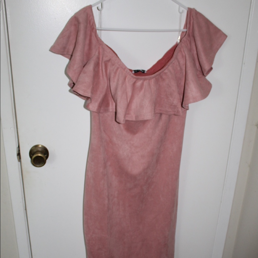 🙌🏽Off the shoulder pink ruffle dress🙌🏽